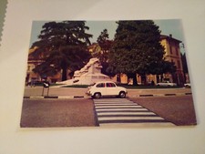 145380 VECCHIA CARTOLINA LUINO PIAZZA RISORGIMENTO E FIAT 600