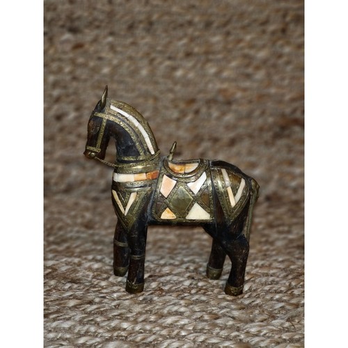 Antico cavallo corazzato - , in
