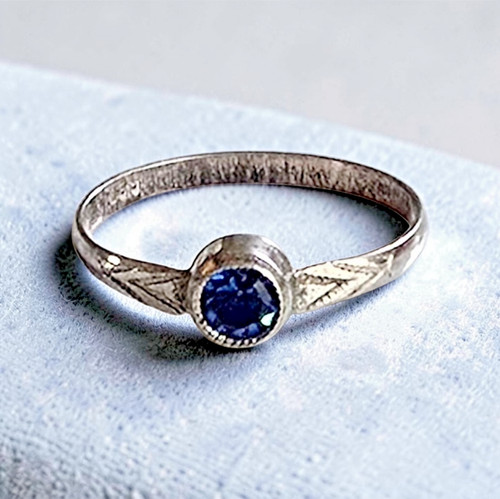 Piccolo anello delicato da - *,