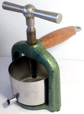 ANTICO ATTREZZO DA CUCINA-IN FERRO-SPREMI AGRUMI-MEPRA MADE IN ITALY-D'EPOCA