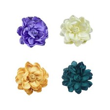 Spilla a fiore in tessuto