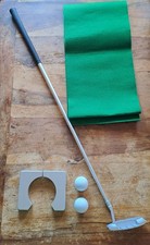 Set Golf Mazza in Metallo con Due Palline e Pad Verde per Ufficio in Custodia