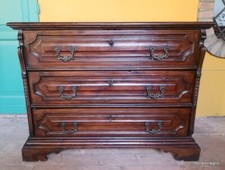 Delizioso Piccolo Canterano lombardo primi 700 in noce