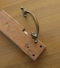 VECCHIA MANIGLIA IN OTTONE