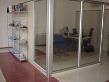 Pareti attrezzate mobili FULL MOBILI, modulari elettrificabili e lavabili formia