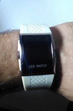 OROLOGIO DA POLSO A LED ROSSI