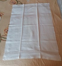 Asciugamano ricamato a mano, corredo 1920 circa.