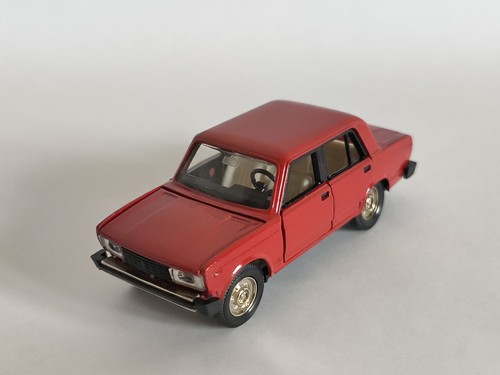 Lada vaz 2105 rouge - lada,