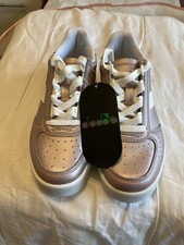 Scarpe da ginnastica Diadora Borg Elite in pelle argento metallizzato taglia 4,5 nuove con etichette prezzo consigliato £ 85