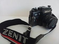 MACCHINA FOTOGRAFICA  ZENITH 122 REFLEX CON ottica 58M 1:2 .tracolla e borsetta 