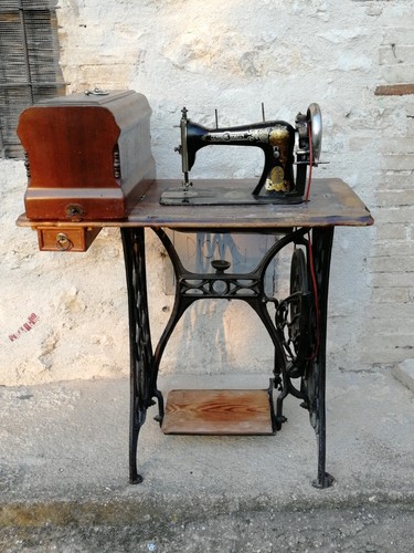 Macchina cucire central - da,