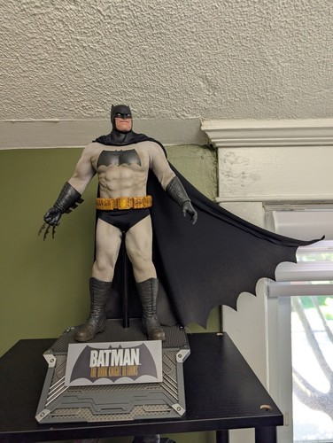 Hot toys batman - batman, the