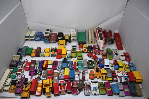 Grande lotto auto giocattolo