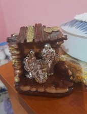 PICCOLO PRESEPE RAPPRESENTA LA NATIVITÀ IN RESINA LAMINATO ARGENTO 925  10x10 Ci