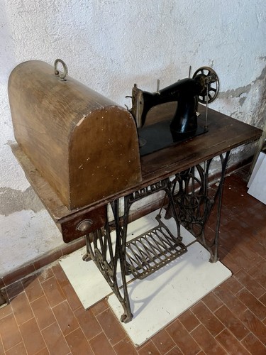 Macchina cucire - macchina,
