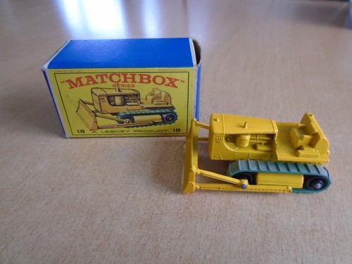 Bulldozer caterpillar matchbox - bulldozer,