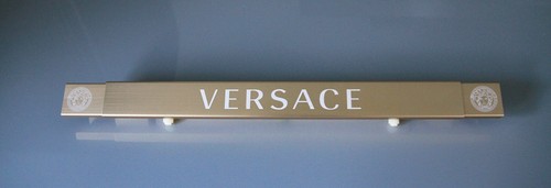Versace barra insegna - versace,