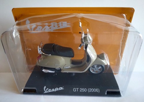 Die cast vespa 250 - gt, (2006)