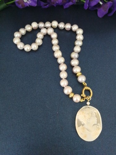 Collana con cammeo conchiglia