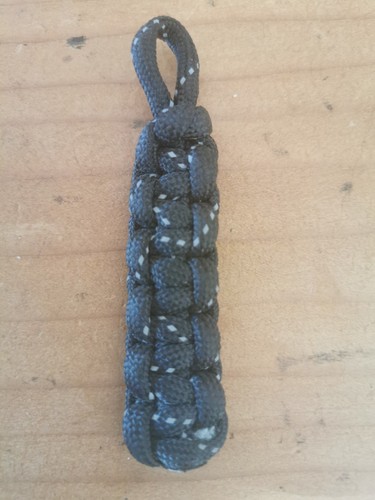 Laccetto paracord nero per
