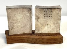 Agitatori post moderni MARTINE