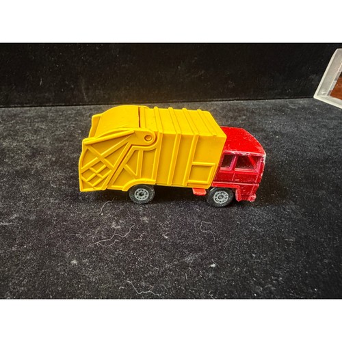 Vintage matchbox refuse - matchbox, no