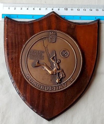 Crest con stemma - con,