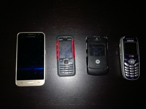 Vecchi telefoni cellulari