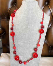 Collana di perle rosse grosse