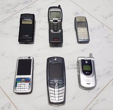 LOTTO TELEFONO CELLULARE VINTAGE NOKIA 7110 NOKIA 1101 ERICSSON NOKIA N73