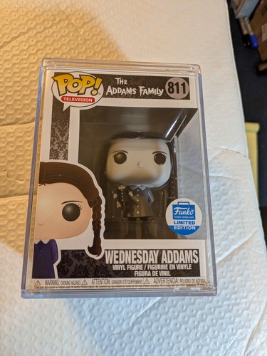 Wednesday addams bianco e - wednesday, (bianco