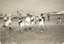 FOTOGRAFIA  - ROMA: HOCKEY SU PRATO - ANNI TRENTA - FOTO A. CARTONI ROMA