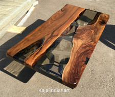 Tavolo epossidico bordo vivo