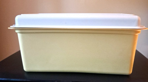 Tupperware rectangle bread box - bread,