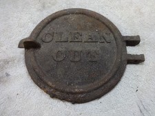 Vecchio coperchio in ghisa