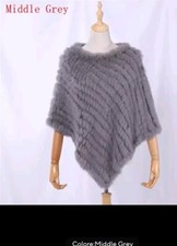 Scialle Poncho di pelliccia di coniglio reale naturale lavorato a maglia.