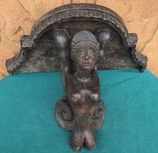 Mensola intagliata con