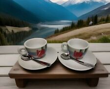 2 Tazze Cappuccino illy Biennale 2024 +2 Piattini +2 Cucchiain Stranieri Ovunque