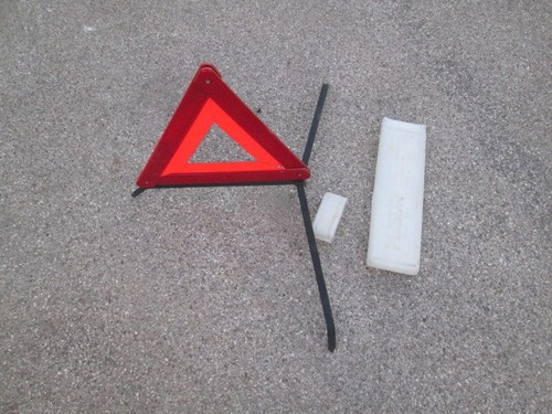 Triangolo emergenza per auto