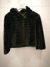 Pelliccia sintetica nera corta con cappuccio donna