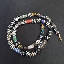 Antiche perle veneziane nere