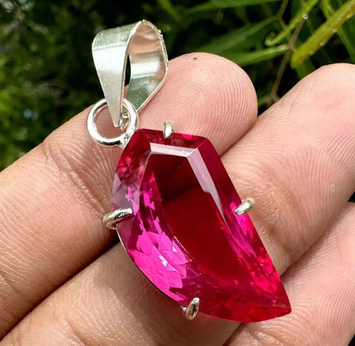 Ciondolo fantasia zaffiro rosa