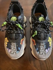 Sneakers Versace reazione a