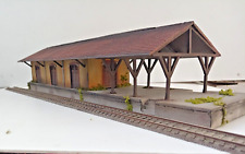 magazzino merci con porticato