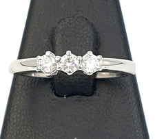 Anello trilogy usato con diamanti naturali 0,12 ct x 3 vvs1 g in oro bianco 18k