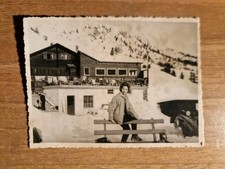 20718 a. Foto donna montagna neve monti baita auto Alfa Romeo Giulietta 10,5x8