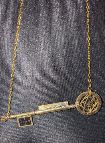 Collana con ciondolo chiave