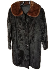 Pelliccia in persiano nero.