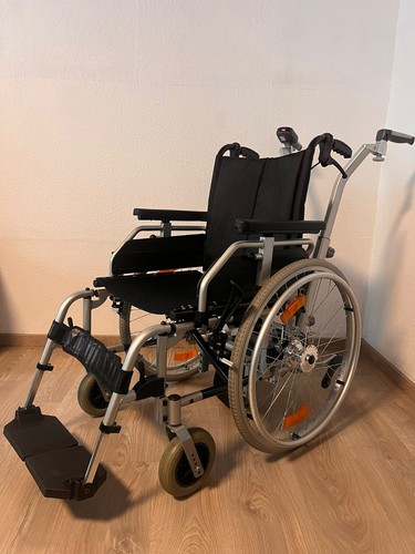 Sedia rotelle con set - a,