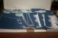 tovaglia rotonda Villasusa 8 tovaglioli stile floreale modello Charlotte scatola